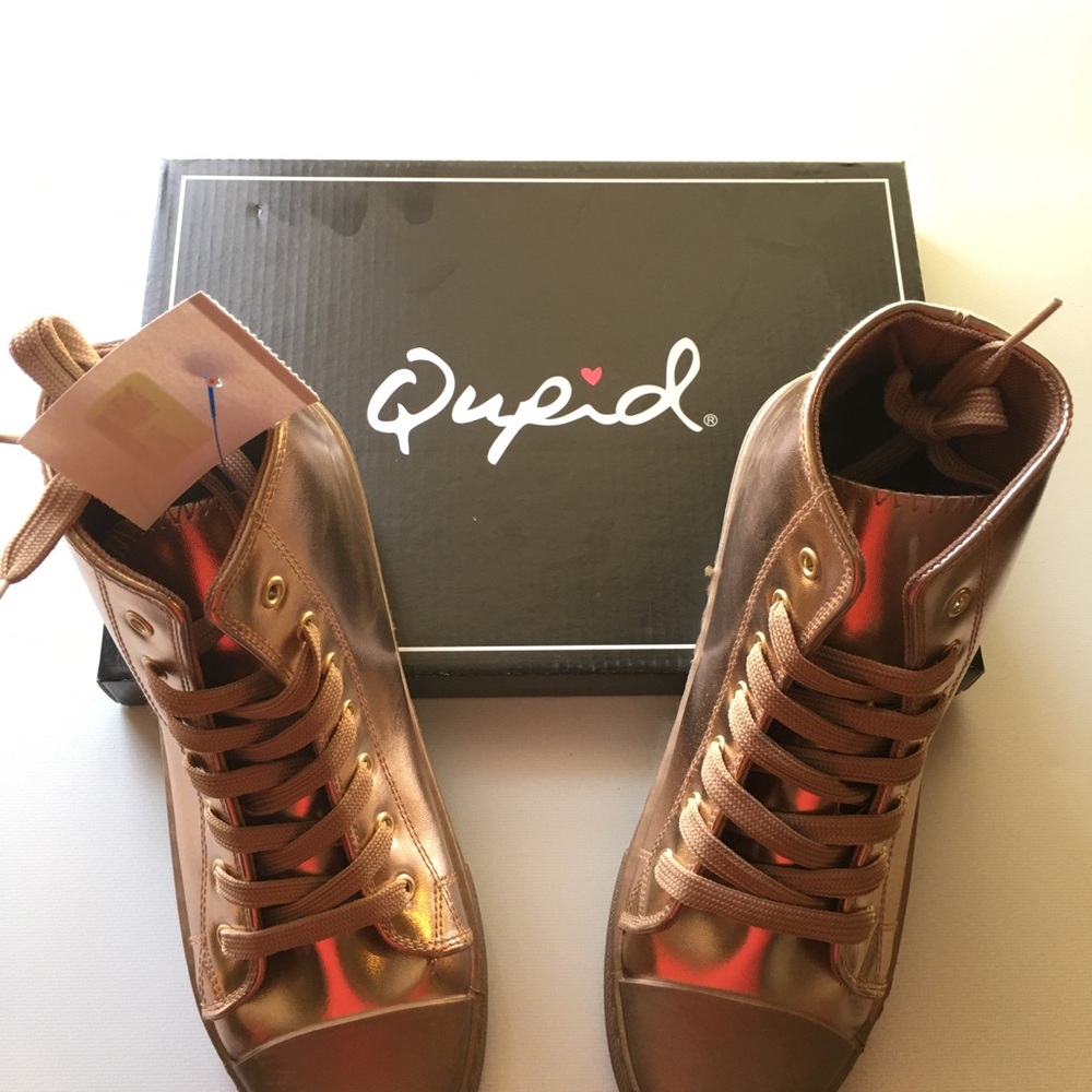 SOLD 🕊Rose Gold Qupid high tops - Picture 2 of 2